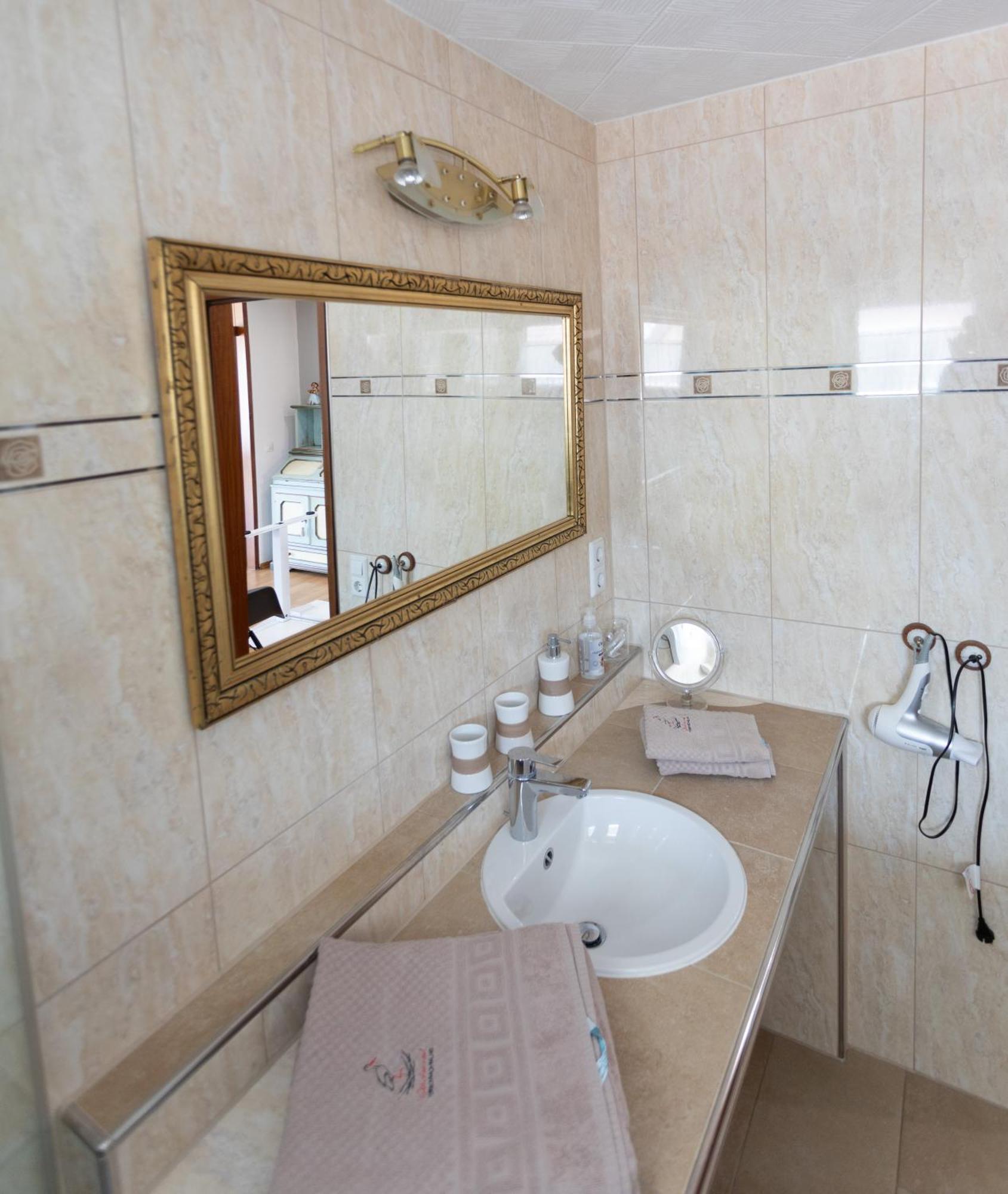 Storchennest - Schoenes, Ruhiges Apartment Mit Sonnenterrasse Tettnang Luaran gambar