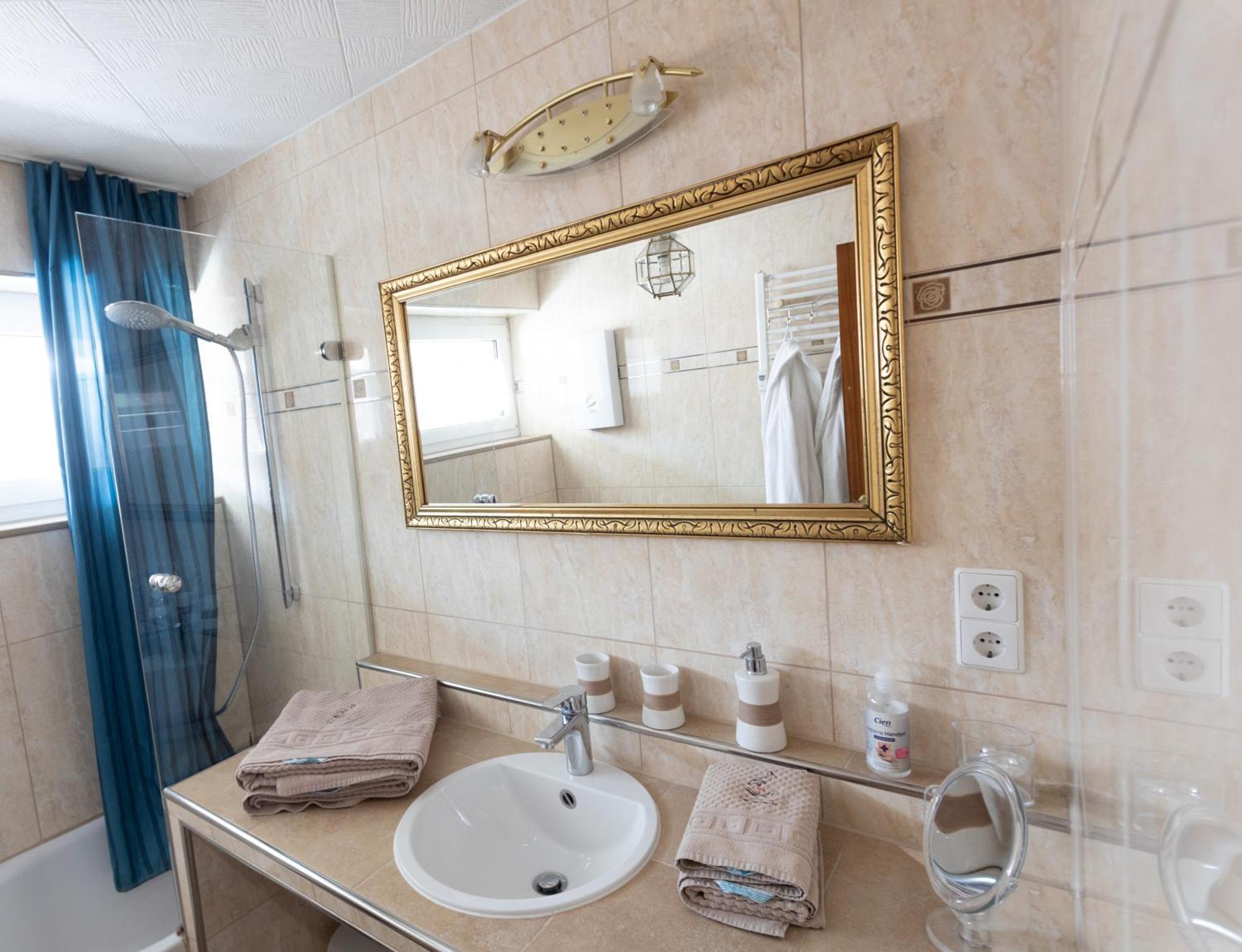 Storchennest - Schoenes, Ruhiges Apartment Mit Sonnenterrasse Tettnang Luaran gambar